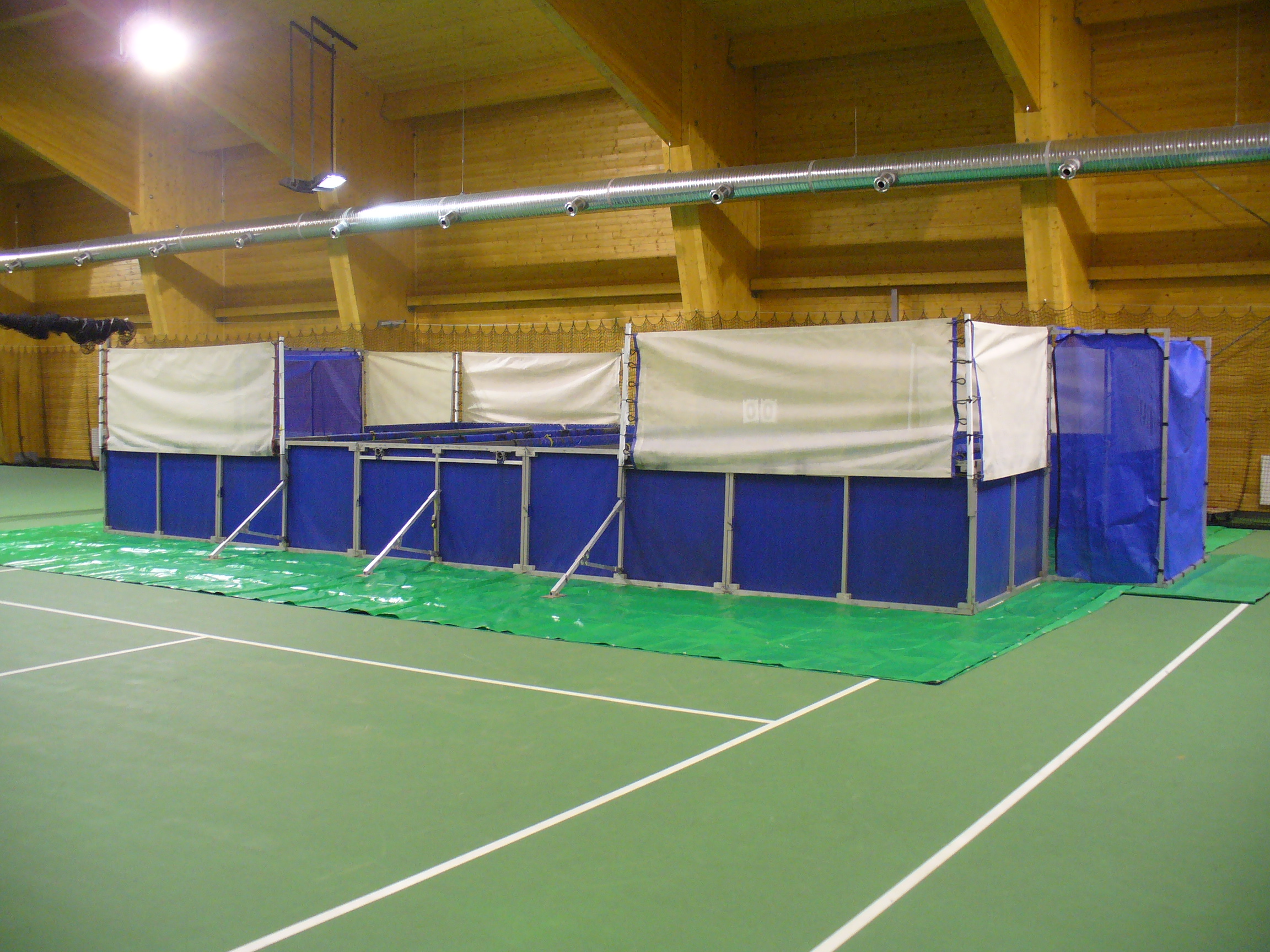 Lidský stolní fotbal