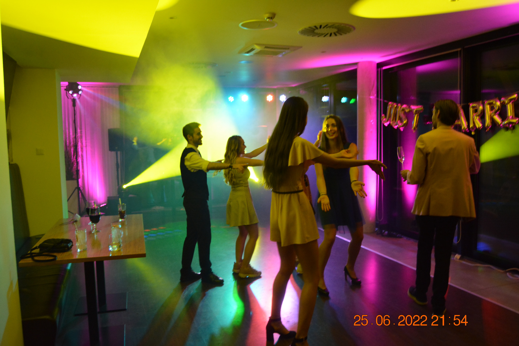 Party_02_max3MB